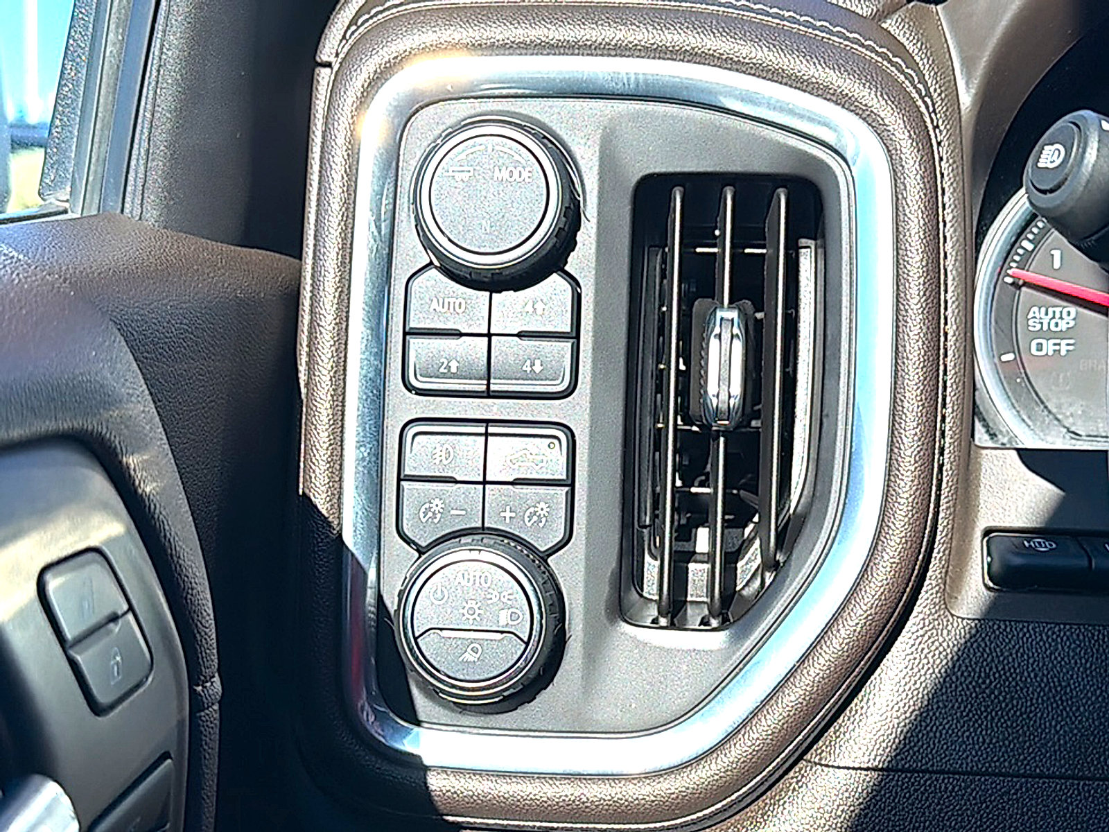 Used 2021 Chevrolet Silverado 1500 LTZ w/ LTZ Premium Texas Edition AWD/4WD image 38