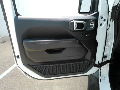 Used 2019 Jeep Wrangler Unlimited Sahara AWD/4WD image 14