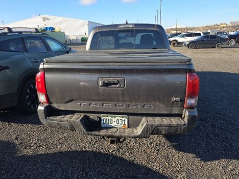 Used 2018 Toyota Tacoma TRD Off-Road image 3