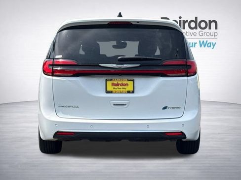 Used 2023 Chrysler Pacifica Touring-L FWD image 5