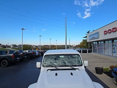 Used 2022 Jeep Gladiator Overland image 4