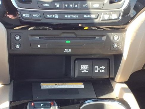 Used 2021 Honda Pilot Elite image 16