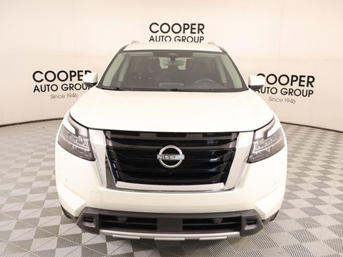 Used 2024 Nissan Pathfinder SL FWD image 9