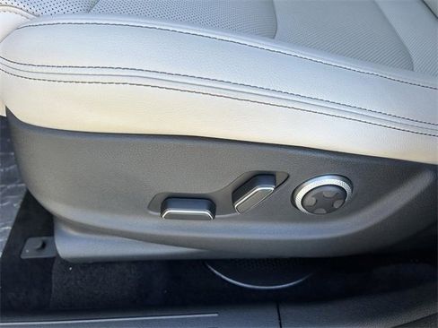 Used 2026 Genesis GV70 2.5T Select image 25