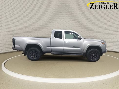 Used 2022 Toyota Tacoma SR5 w/ SR5 Appearance Package (SM) image 4