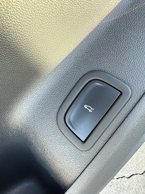 Used 2026 Chevrolet Traverse LT FWD image 23