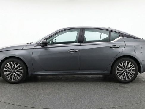 Used 2025 Nissan Altima 2.5 SV image 5