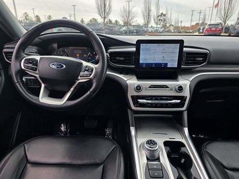 Used 2022 Ford Explorer XLT w/ Equipment Group 202A image 16