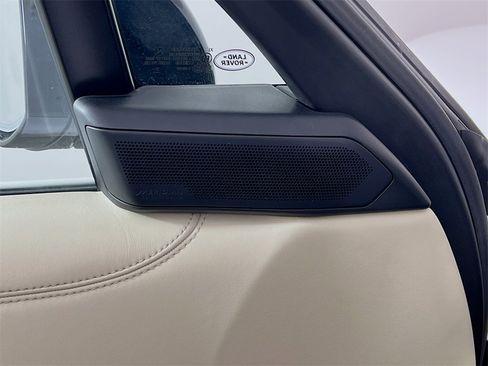 Used 2022 Land Rover Range Rover Long Wheelbase SE image 19