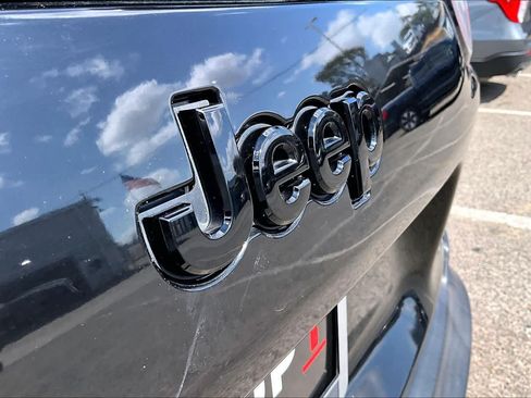 Used 2020 Jeep Cherokee Latitude Plus AWD/4WD image 31