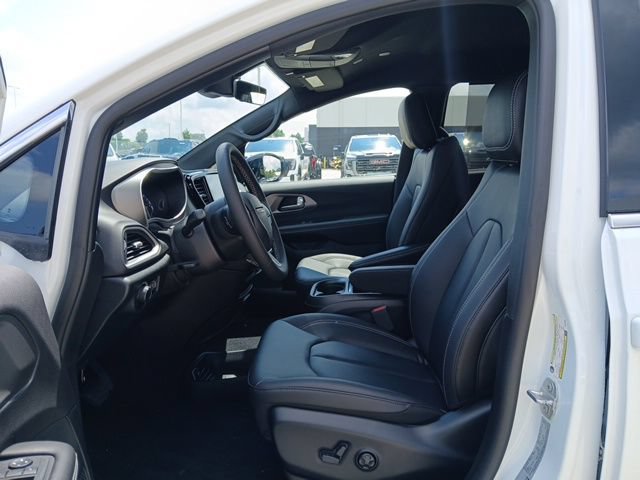 New 2027 Chrysler Pacifica LX FWD image 11