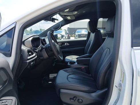 New 2027 Chrysler Pacifica LX FWD image 11
