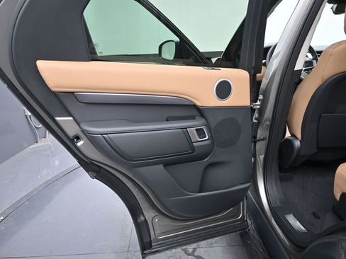 New 2025 Land Rover Discovery Metropolitan Edition AWD/4WD image 17