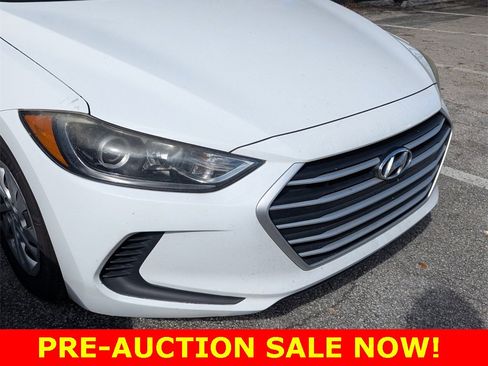 Used 2018 Hyundai Elantra SE image 8