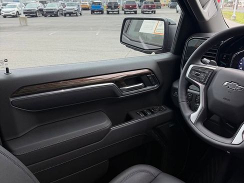 Used 2026 Chevrolet Silverado 1500 LT Trail Boss w/ LT Trail Boss Premium Package AWD/4WD image 16
