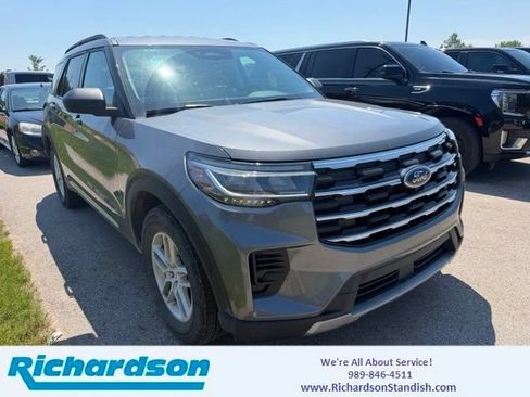 Used 2025 Ford Explorer Active AWD/4WD image 1