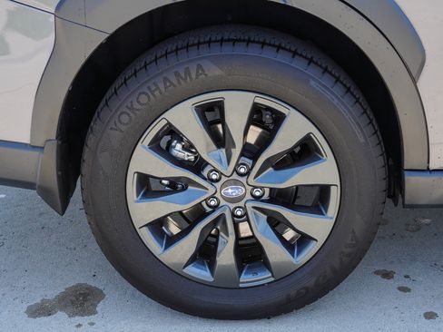 Used 2025 Subaru Outback Onyx Edition XT AWD/4WD image 11