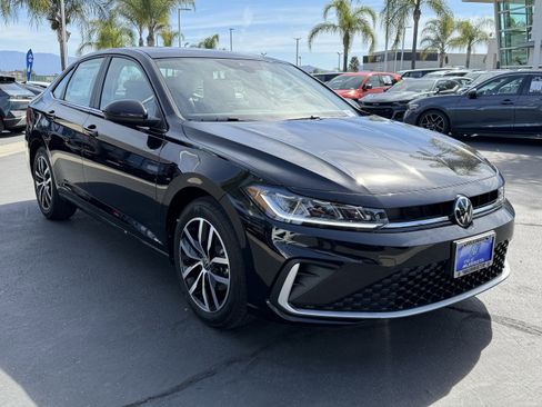 New 2026 Volkswagen Jetta SE image 2