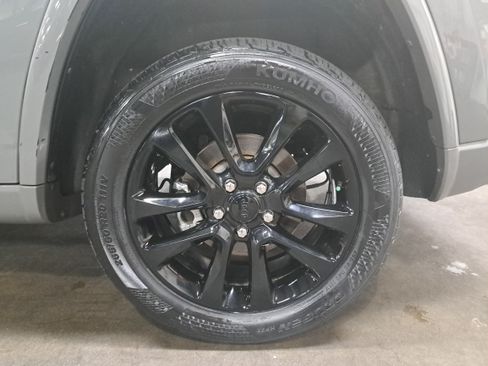 Used 2022 Jeep Grand Cherokee Laredo X RWD image 34