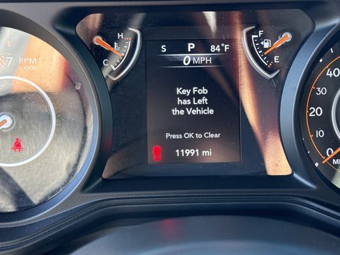 Used 2025 Jeep Gladiator Sport AWD/4WD image 28