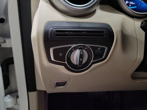 Used 2022 Mercedes-Benz GLC 300 4MATIC w/ Premium Package Lite image 21