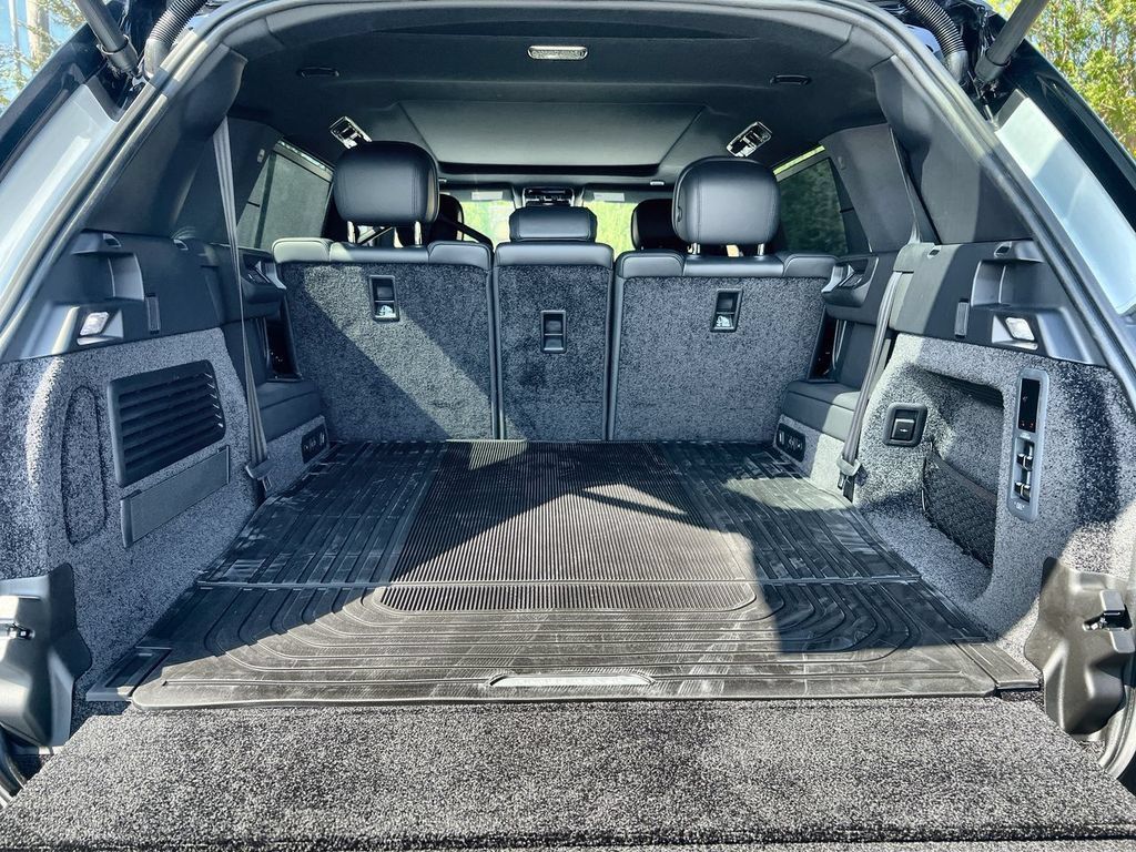 New 2026 Land Rover Range Rover Long Wheelbase SE AWD/4WD image 18