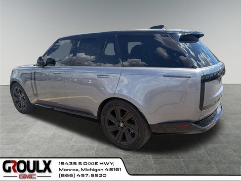 Used 2024 Land Rover Range Rover SE AWD/4WD image 3