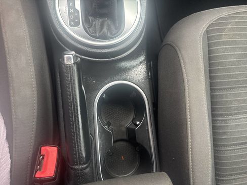 Used 2012 Volkswagen Beetle Launch Edition image 29