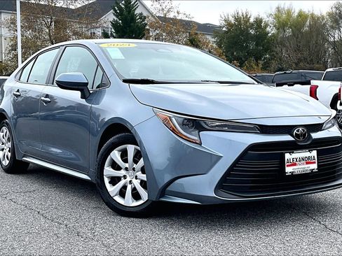 Used 2024 Toyota Corolla LE image 2
