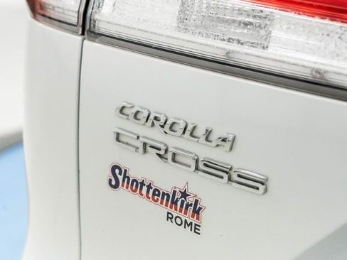 Used 2022 Toyota Corolla Cross LE image 7