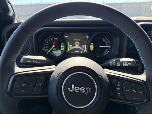 Certified 2025 Jeep Wrangler Unlimited Rubicon 4xe w/ Convenience Group image 29