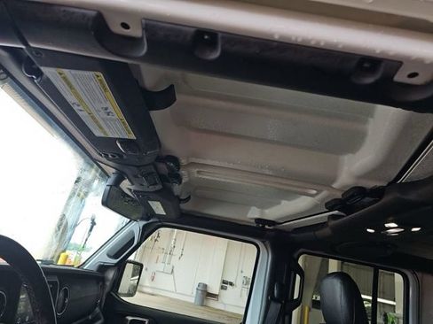 Used 2021 Jeep Gladiator Overland AWD/4WD image 15