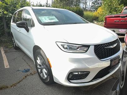 New 2026 Chrysler Pacifica Select