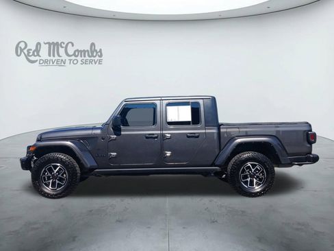 Used 2021 Jeep Gladiator Sport image 2