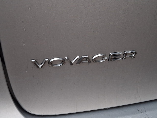 Used 2024 Chrysler Voyager LX FWD image 9
