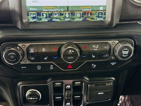 Used 2019 Jeep Wrangler Unlimited Sahara image 16