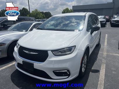 Used 2024 Chrysler Pacifica Touring-L
