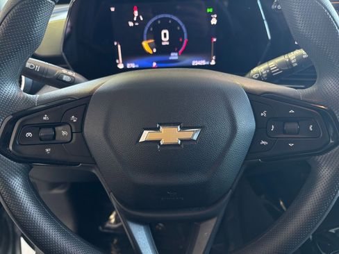 Used 2025 Chevrolet Trax LT image 32