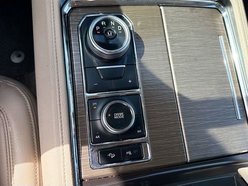 Used 2023 Ford Expedition Limited AWD/4WD image 18