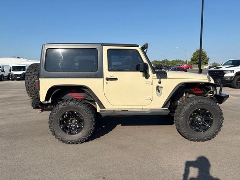 Used 2011 Jeep Wrangler Sahara w/ Connectivity Group AWD/4WD image 9