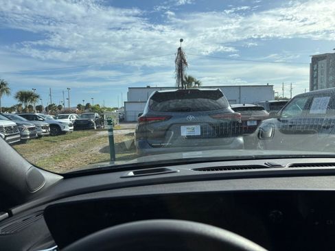 Used 2025 Buick Envista Preferred image 34