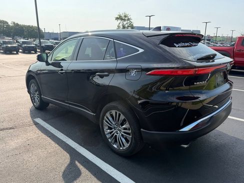 Used 2021 Toyota Venza XLE w/ Softex Package AWD/4WD image 8