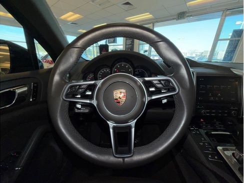 Used 2017 Porsche Cayenne Platinum Edition image 18