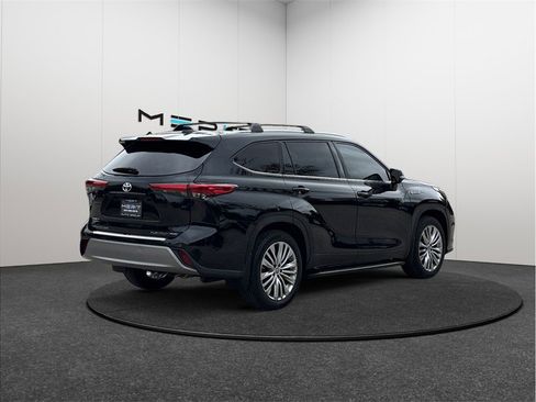 Used 2023 Toyota Highlander Platinum AWD/4WD image 9