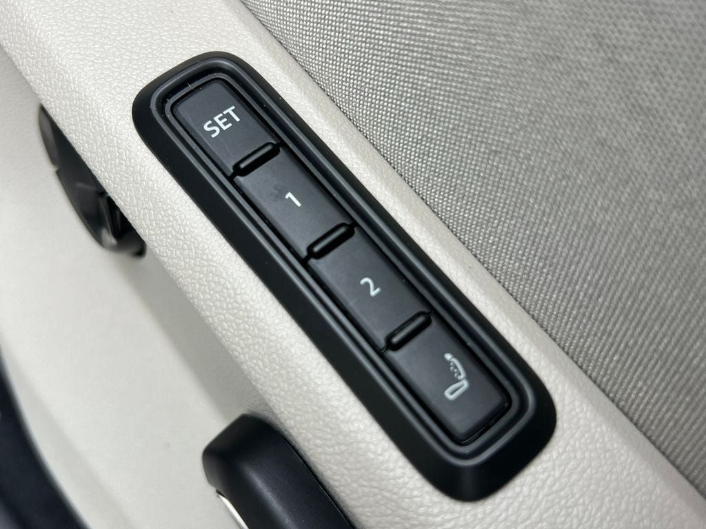 New 2025 Volkswagen Atlas SEL Premium R-Line AWD/4WD image 13
