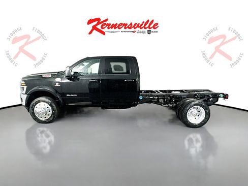 New 2026 RAM 5500 4x4 Crew Cab image 4