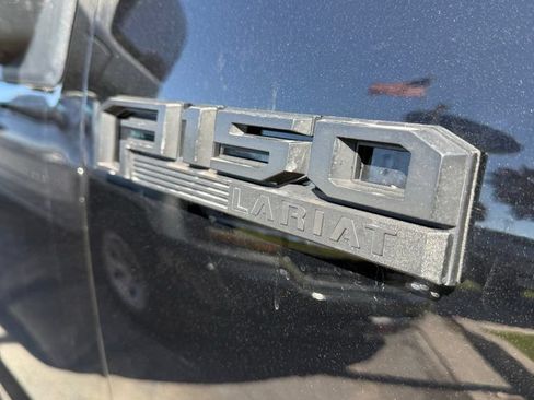 Used 2016 Ford F150 Lariat w/ Equipment Group 502A Luxury AWD/4WD image 19