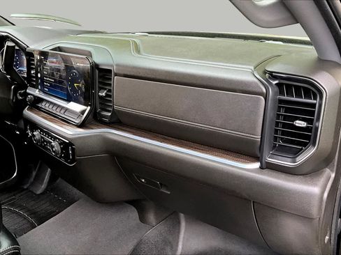 Used 2022 Chevrolet Silverado 1500 LT AWD/4WD image 17