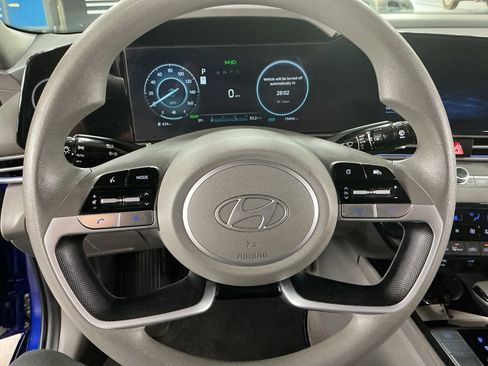 Certified 2024 Hyundai Elantra Blue image 9
