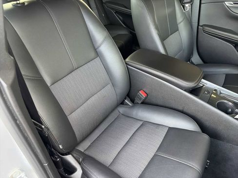 Used 2019 Chevrolet Impala LT image 25